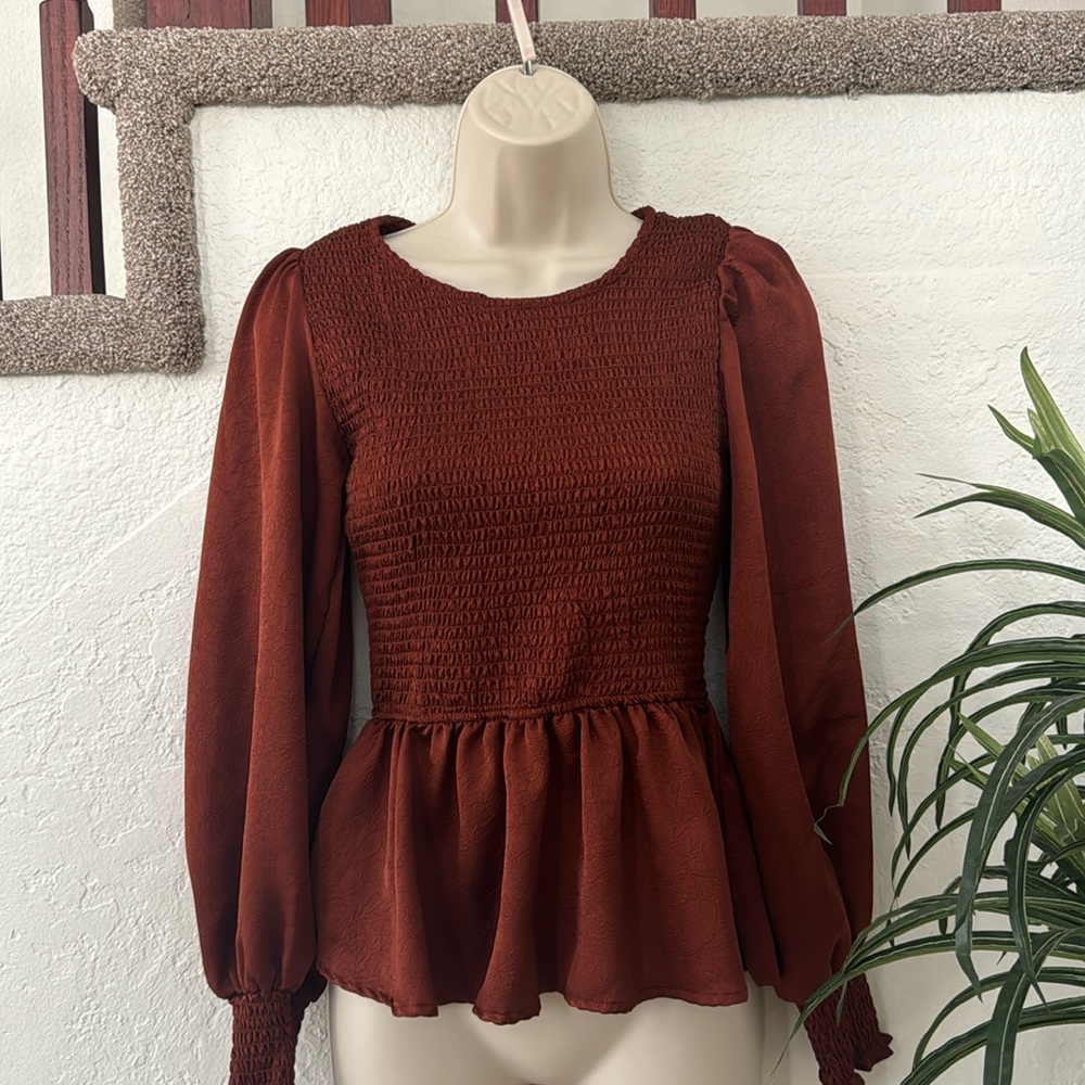 MINE Women’s Rust Smocked Peplum Long Sleeve Top Size S EUC